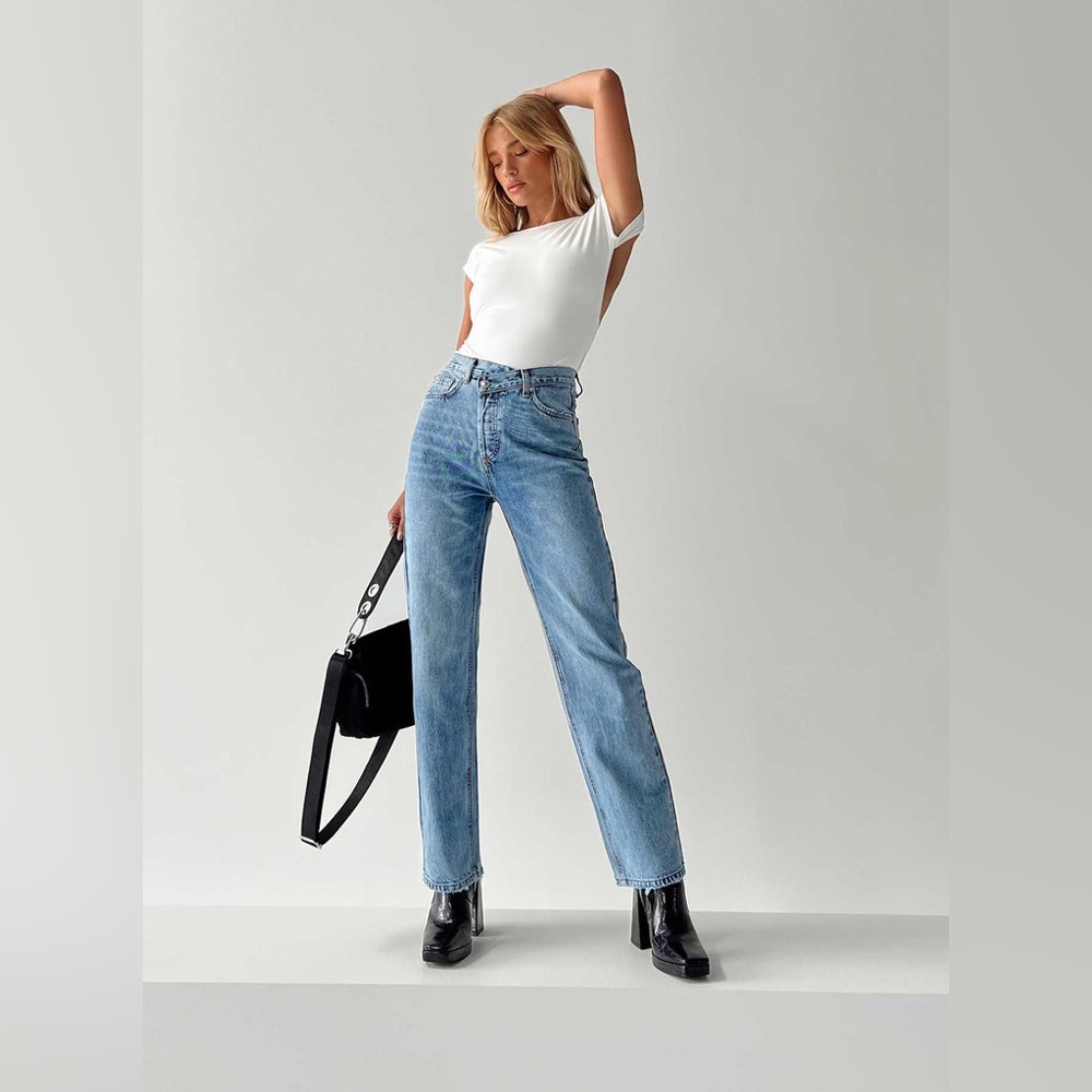 Princess Polly Holly Asymmetric Straight Leg Jean in Light Wash Denim Size 0 - Picture 4 of 16